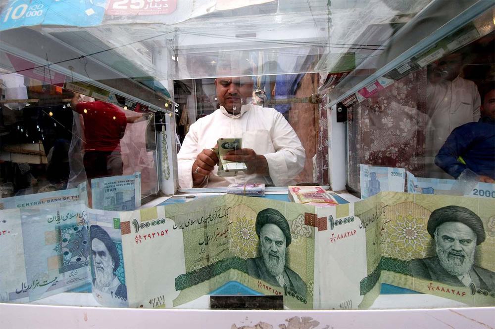 Iranian parliament approves currency redenomination